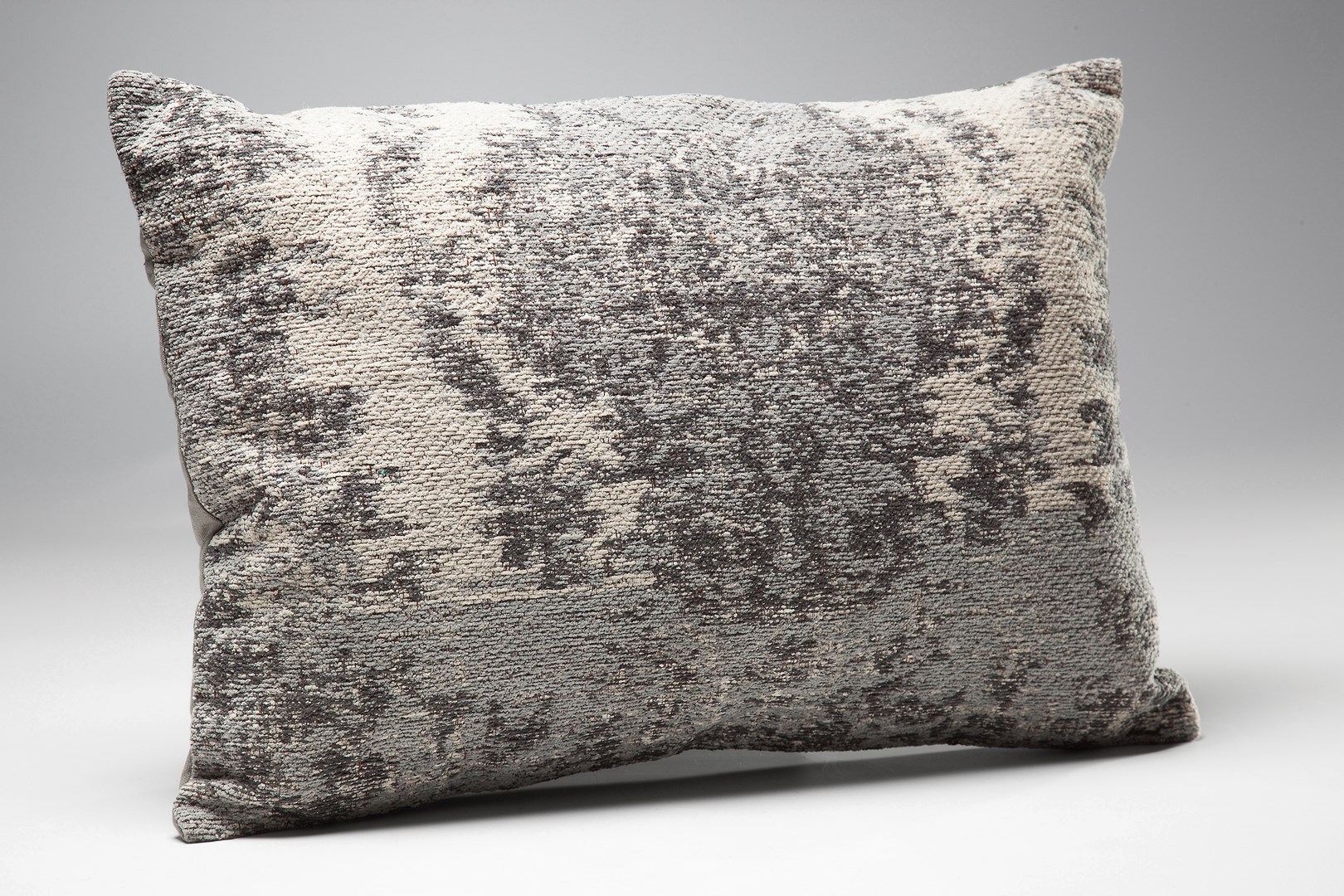 Grey pillow. Серая подушка. Подушка декоративная серая. Подушка диванная темно серая. Декоративные подушки из Келима.