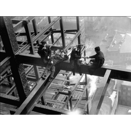 Posters Reprodukce Workers eating lunch atop beam 1925 , (80 x 60 cm)